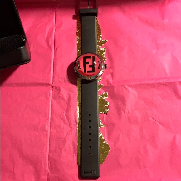 Unique Fendi watch 💕 - Picture 3 of 13